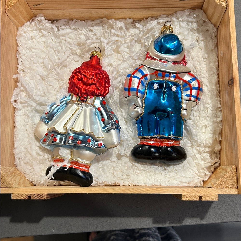 Kurt Adler Polonaise Raggedy Ann & Andy Glass Christmas Ornament in Wood Box. - Picture 3 of 3